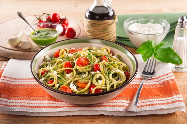 LINGUINE AL PESTO RICOTTA E POMODORINI